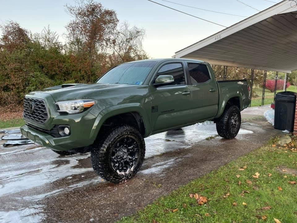 Executive Black Badge (Full-size Class)